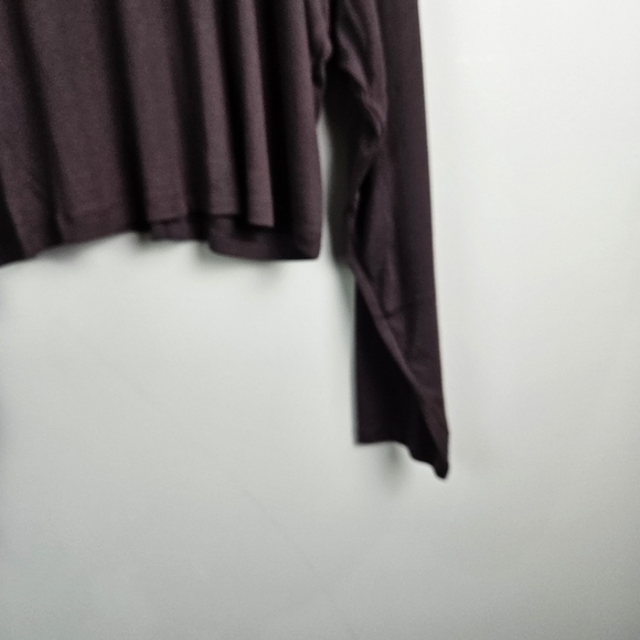 Old Navy UltraLite Long-Sleeve Crew-Neck Ribbed Cropped Top for Women - Picture 6 of 9